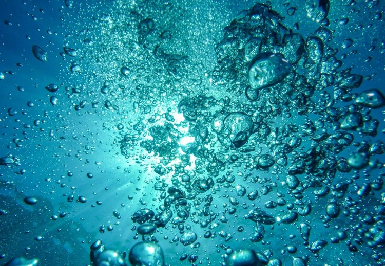 באלו נסיבות נפסלים מים לנטילת ידיים משום שנעשתה בהם מלאכה ובאלו אינם נפסלים?